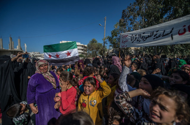 Suriyeliler PYD'yi protesto etti