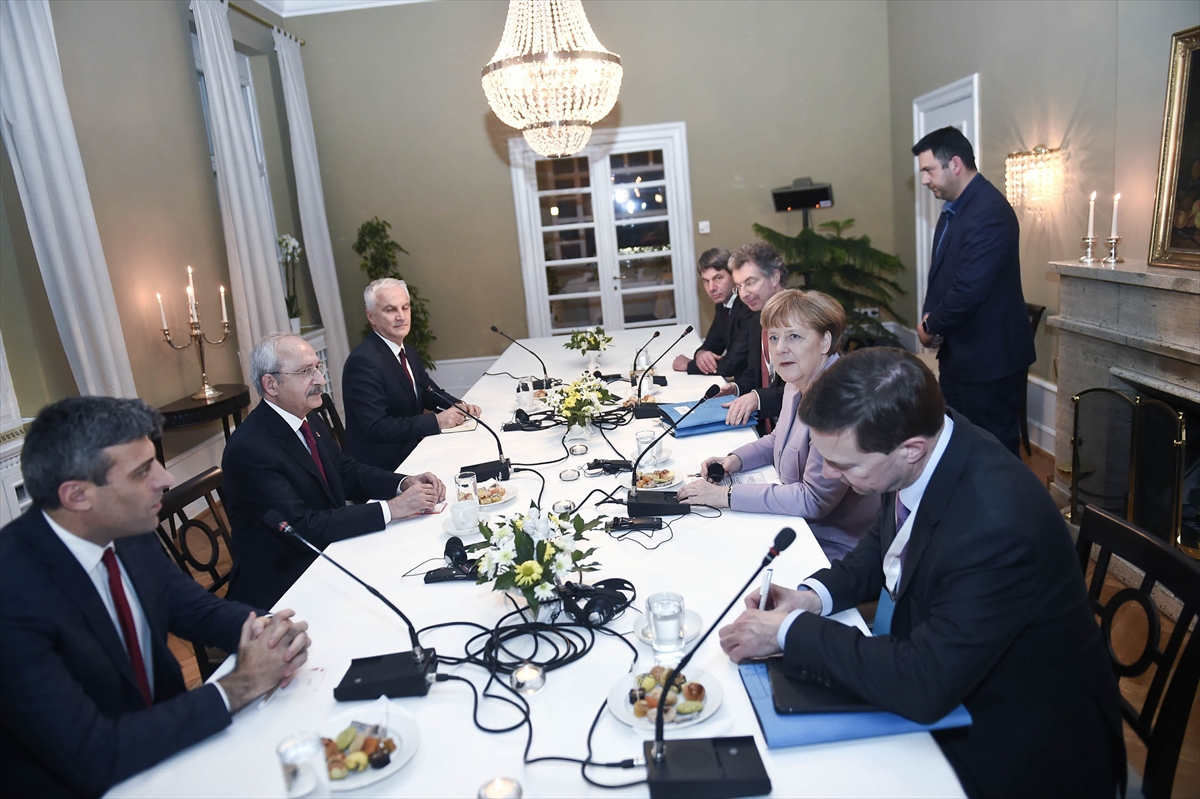 Merkel CHP lideri Kılıçdaroğlu ile bir araya geldi