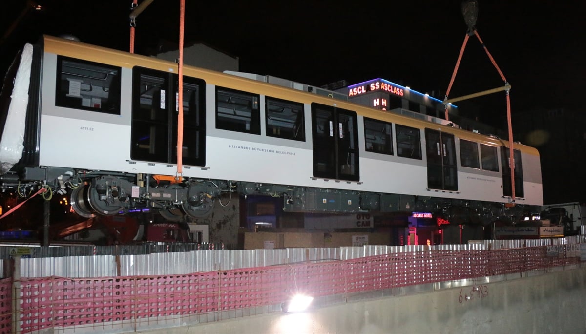 Üsküdar-Çekmeköy metro hattının rayları indirildi