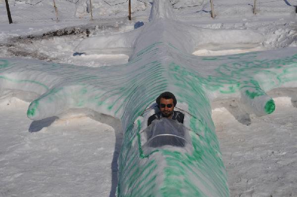 Hakkari'de kardan uçak yapıldı