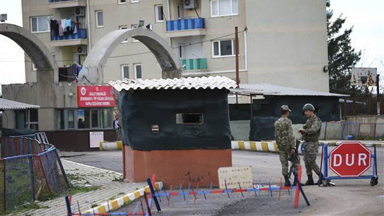Cezaevinden kaçan PKK'lılar paspas sapı kullandı