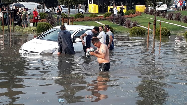İstanbul'da yağışın faturası 1.2 milyar lirayı bulabilir