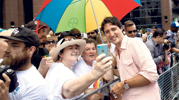 Kanada Başbakanı LGBT yürüyüşüne katıldı