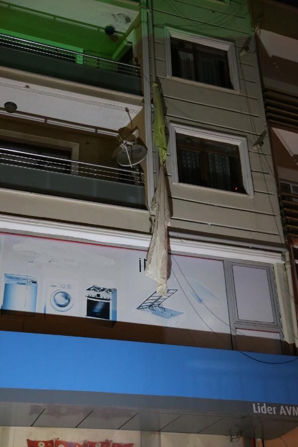 Üzerine kapı kitlenen 16 yaşındaki Kübra, balkondan kaçarken öldü