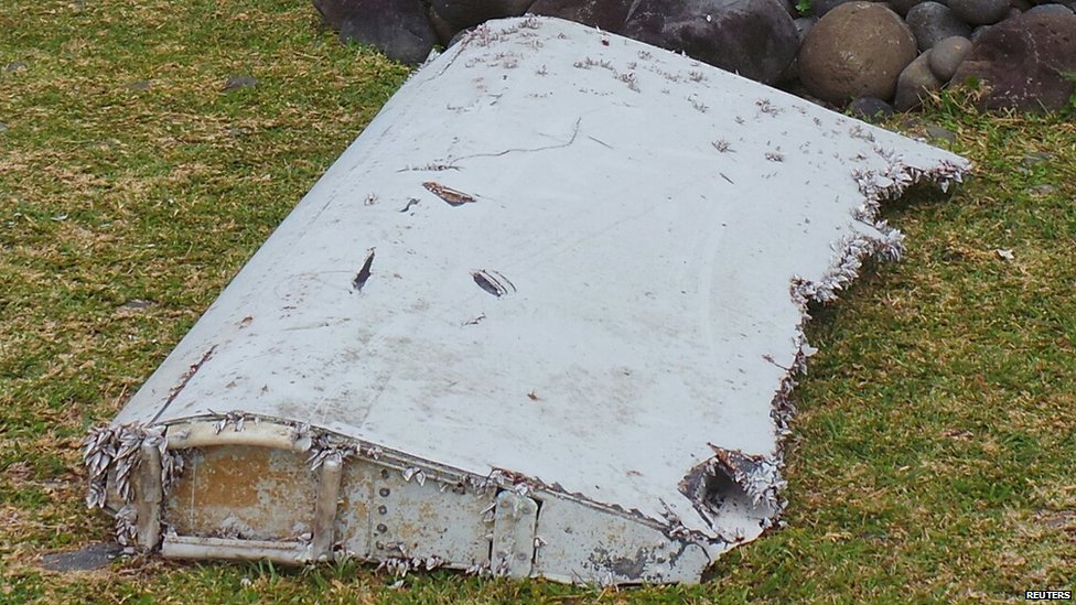 Malezya'da kaybolan uçağın kanadı bulundu