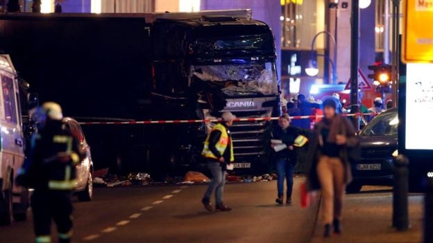 Berlin'de Noel pazarına kamyon girdi: 9 ölü
