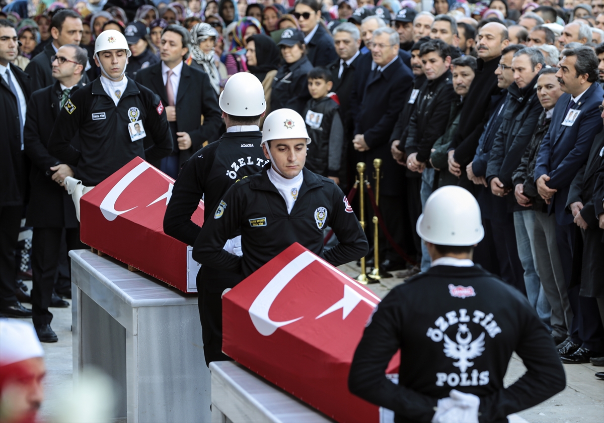 Adana'da şehitler için tören