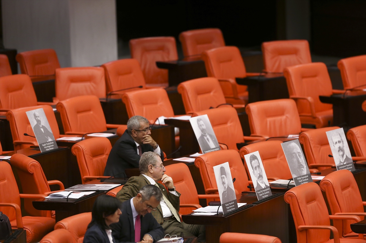 HDP koltuklarında Ermeni vekillerin fotoğrafları vardı