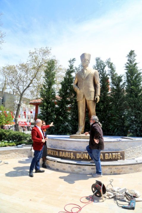 Albatros Parkı'nı satan CHP'li belediyenin heykel sevdası