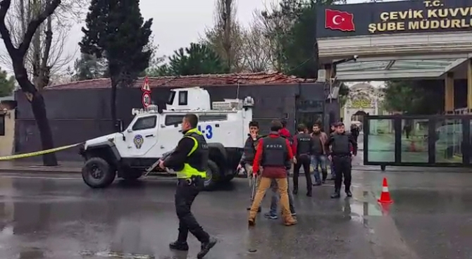 İstanbul'da terör saldırısı: 2 terörist öldürüldü