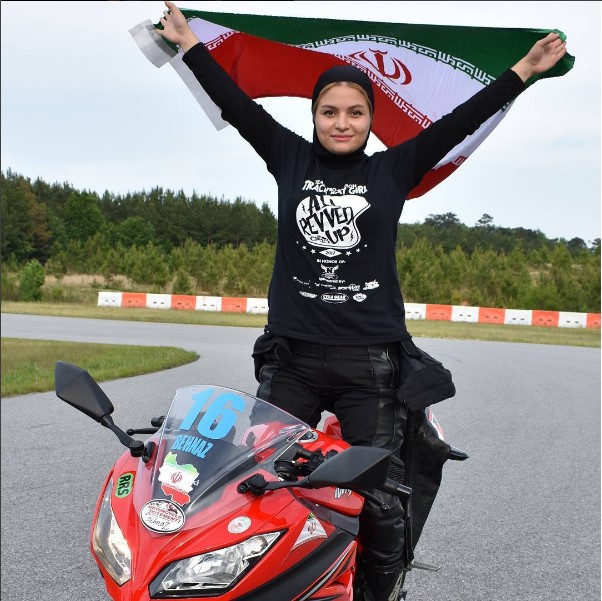 İranlı kadın motosikletçi yasakların kalkmasını istiyor