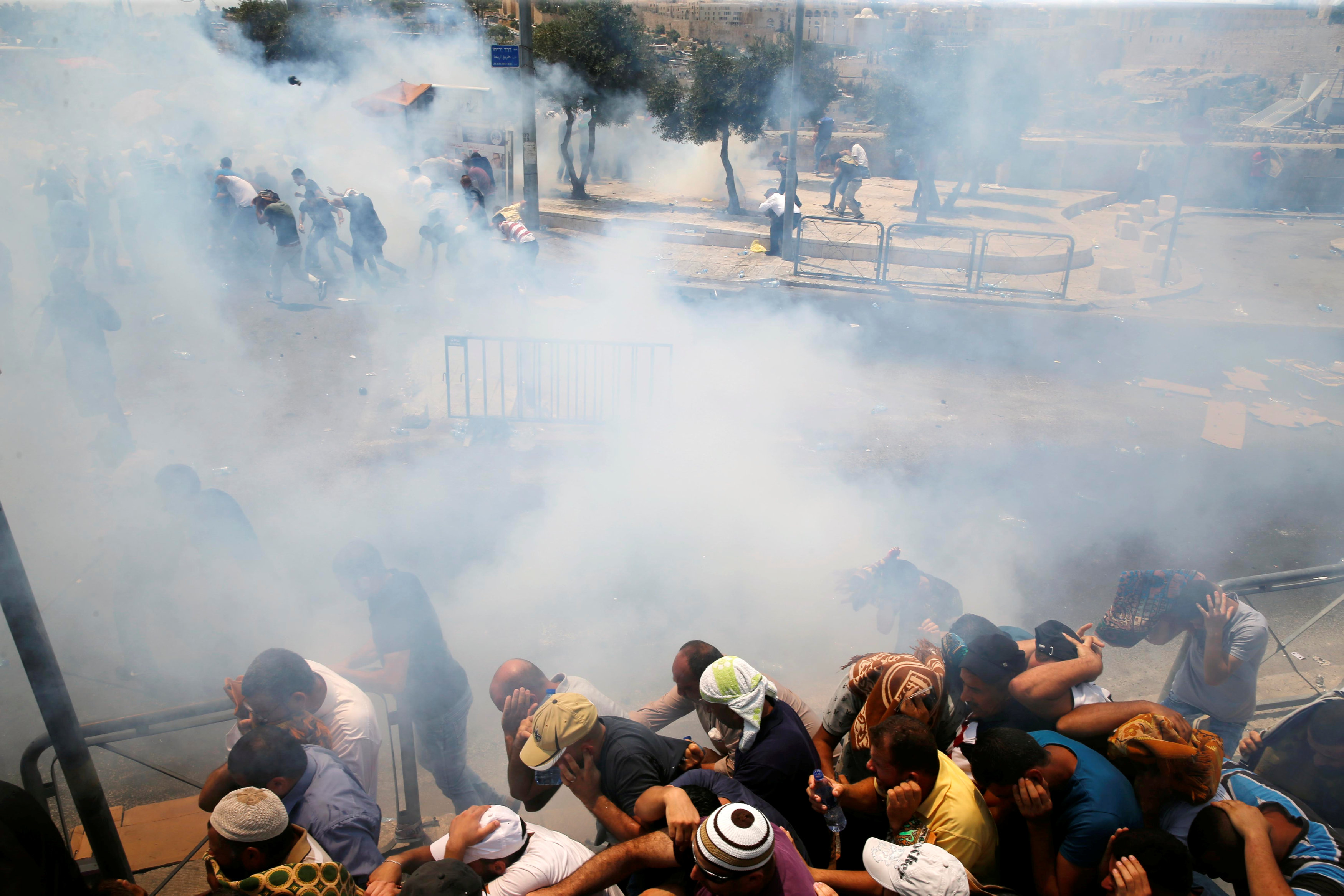 İsrail polisi Müslümanlara saldırdı