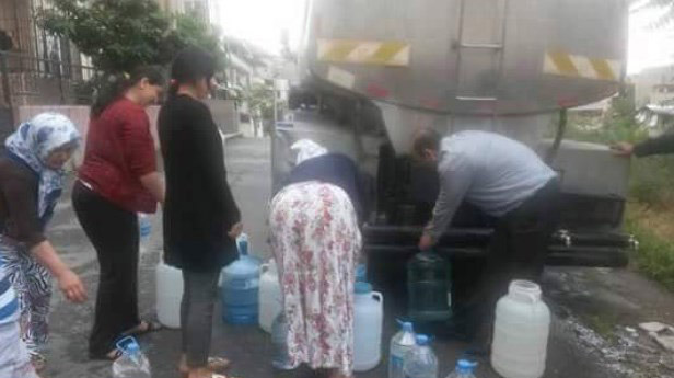 İzmir'de su kesintisi vatandaşları isyan ettirdi