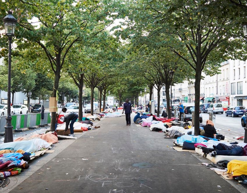 Savaştan kaçan mültecilerin Paris çilesi