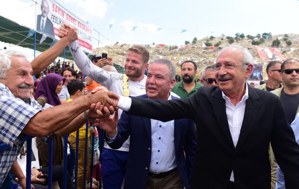 Kılıçdaroğlu Antalya'da yağlı güreşleri izledi