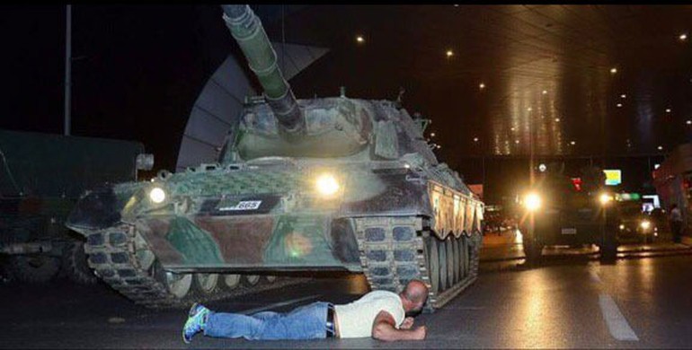Tankın önüne çıkan adam Kılıçdaroğlu'na hesap sordu