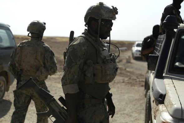 ABD askerlerinin üniformasındaki YPG detayı
