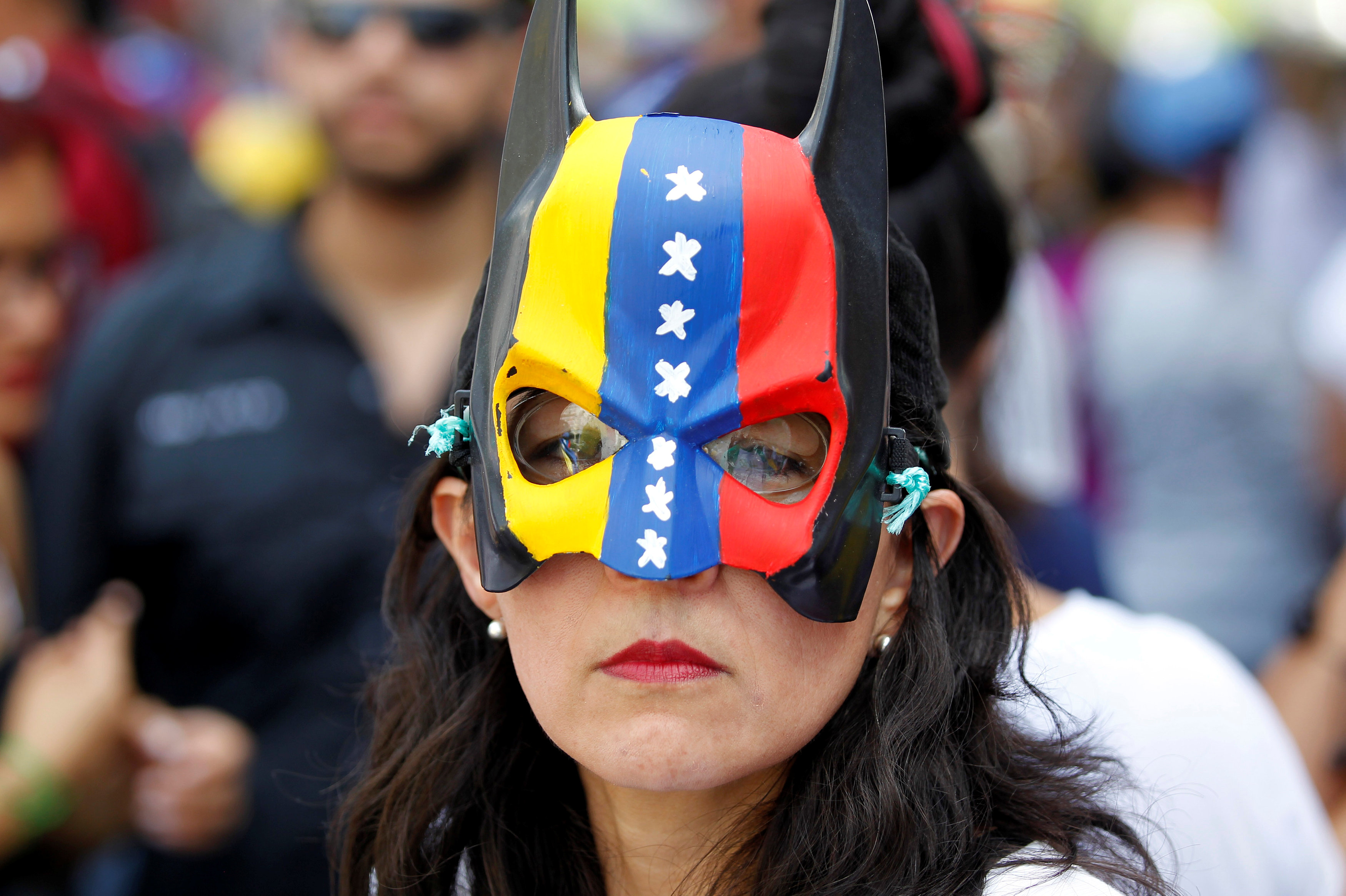 Venezuela'da sokaklar alev alev