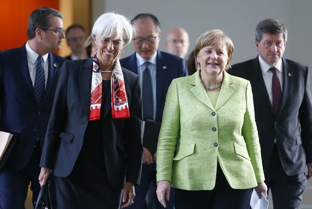 Merkel Berlin'de ekonominin zirve isimleriyle buluştu