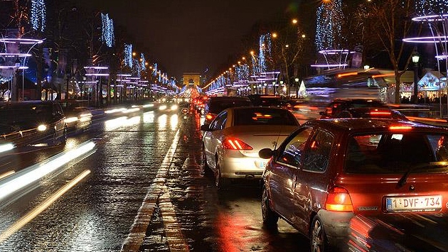 Paris'te 1997 öncesine kayıtlı araçlara trafik yasağı