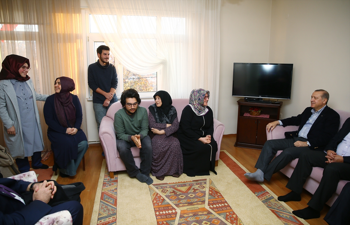 Cumhurbaşkanı Erdoğan'dan şehit ailelerine ziyaret