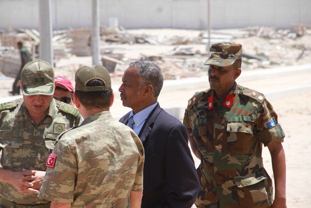 Somali'deki askeri üsse ilk sevkiyat ulaştı