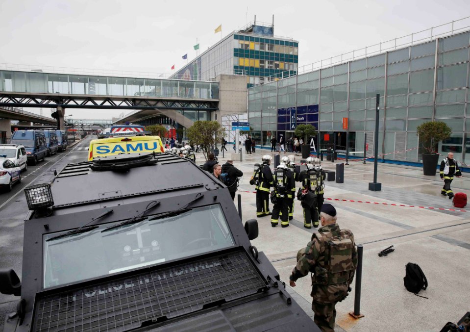 Paris'te iki terör saldırısı birden yaşandı