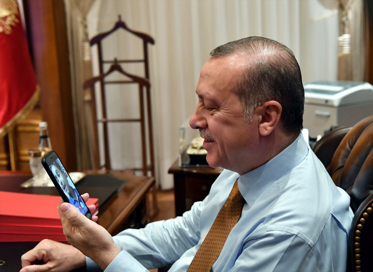Cumhurbaşkanı Erdoğan lösemi hastası Bedirhan'la görüştü