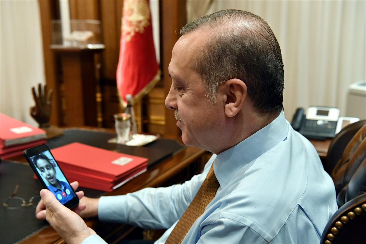Cumhurbaşkanı Erdoğan lösemi hastası Bedirhan'la görüştü