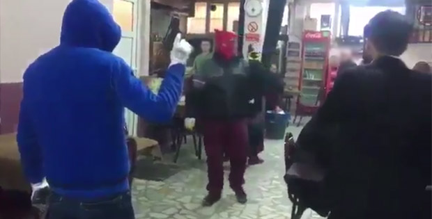Okmeydanı'nda teröristler kahvehane bastı