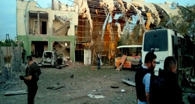 Silopi'de polis aracına bombalı saldırı