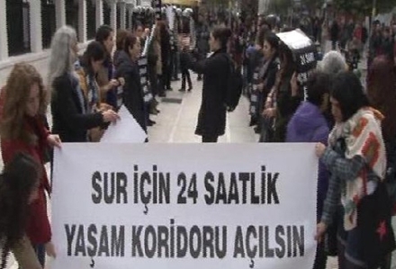 Kadıköy'de kadınlardan Sur eylemi