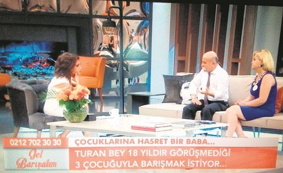 Türlü rollere giren Turhan Yener 3 ayrı TV programında