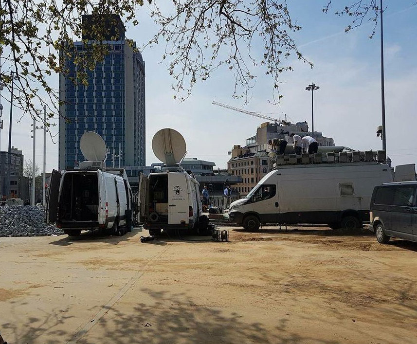 BBC/CNN Taksim'de canlı yayın araçlarını hazırladı