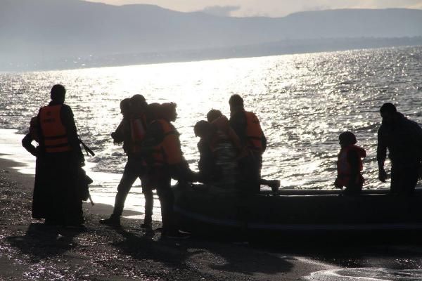 Mülteciler 3 kez denedi ama Yunanistan'a geçemedi