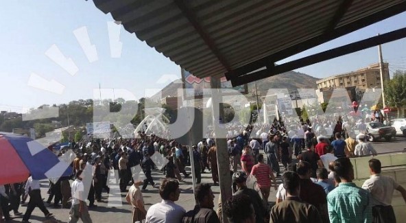 İran'da protesto, PKK yanlıları kepenk kapattı