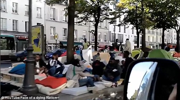 Paris'te polis göçmenlere operasyon düzenledi