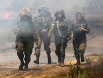 İsrail askerleri ölen Filistinlinin yakınlarına saldırdı