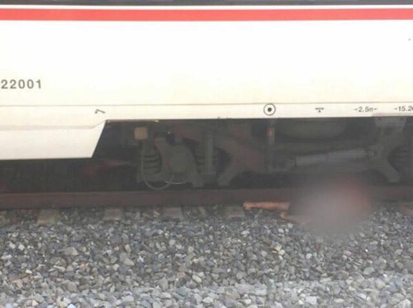 İzmir'de trenin önüne atlayan genç öldü
