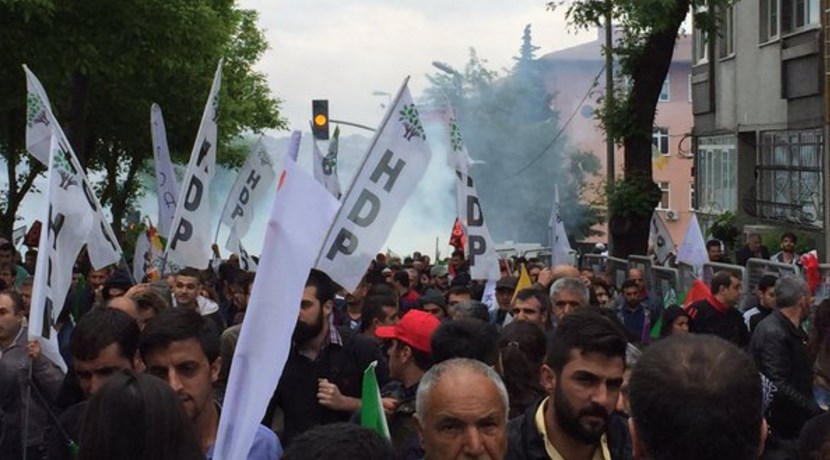Bakırköy'de HDP'liler polise saldırdı