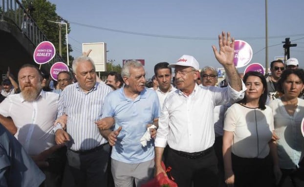 Adalet Yürüyüşü'nde HDP-CHP birleşmesi