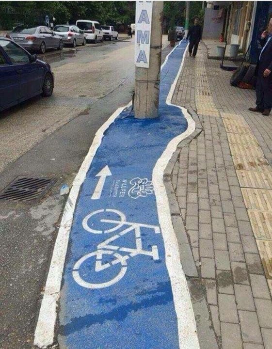 CHP'li belediyenin bisiklet yolu güldürdü