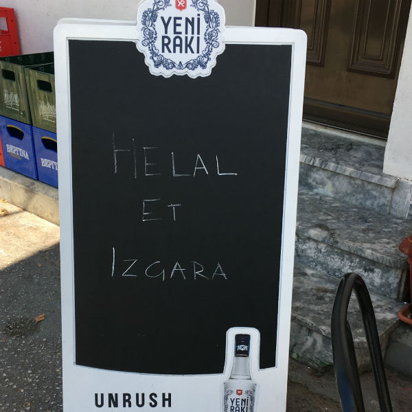 Yunan tavernasında yeni rakılı 'helal et' çağrısı
