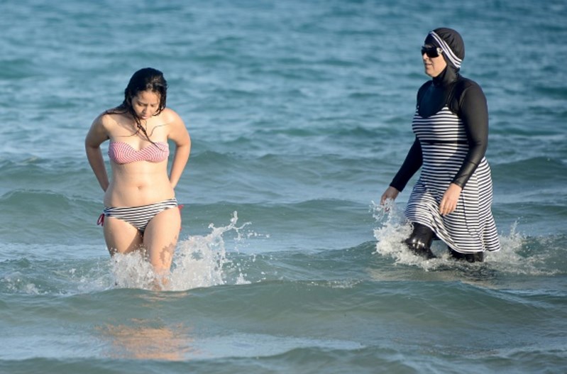 Fransa'da haşema giyen kadınlara terörist muamelesi