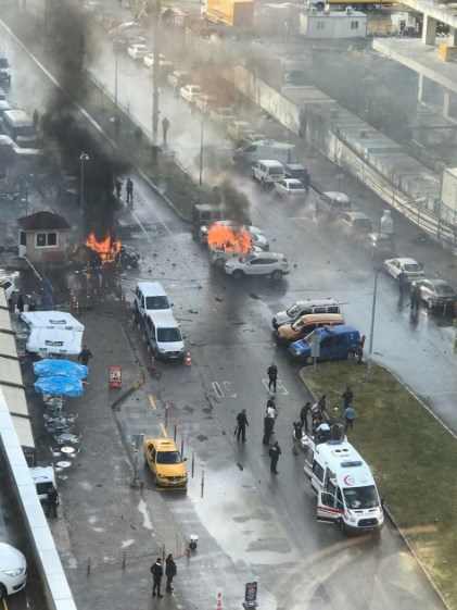 İzmir Adliyesi yakınında patlama