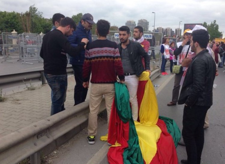 Bakırköy'de HDP'liler polise saldırdı