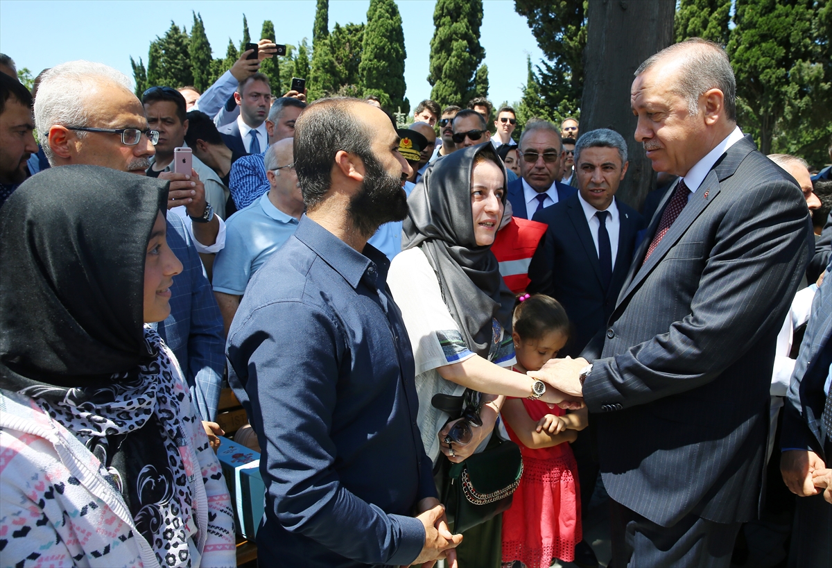 Cumhurbaşkanı Erdoğan 15 Temmuz Şehitliği'nde