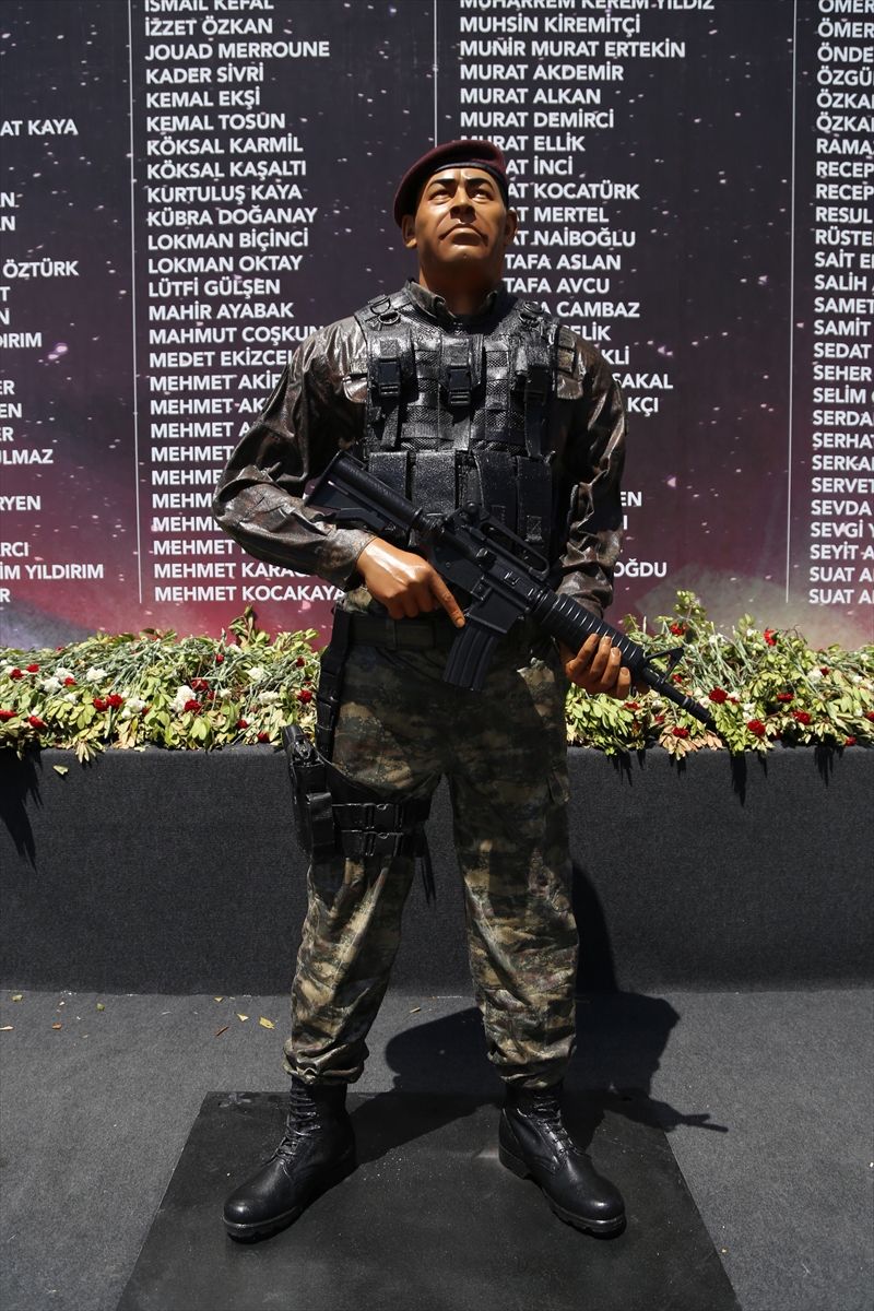 Ömer Halisdemir'in heykeli Taksim'de
