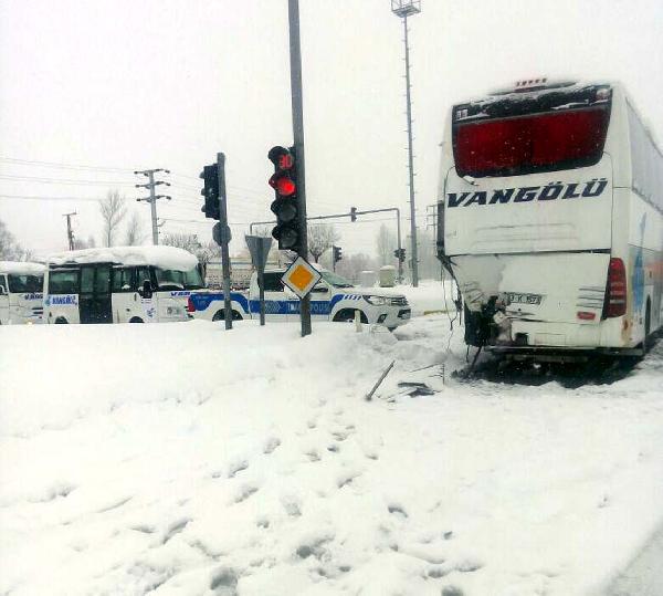 1d735cdf5ce82ae167fe70dd785beaf6 Bitlis’te 90 köy yolu kardan kapandı Haberler  