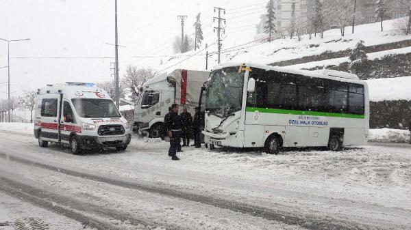 23bf5b0a8254e1bb2ef39298b50deee8 Bitlis’te 90 köy yolu kardan kapandı Haberler  